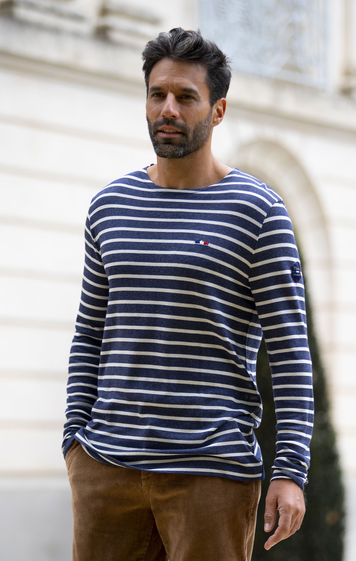 2-VICTOR-BLEUECRU-WEB 2-VICTOR-BLEUECRU-WEB