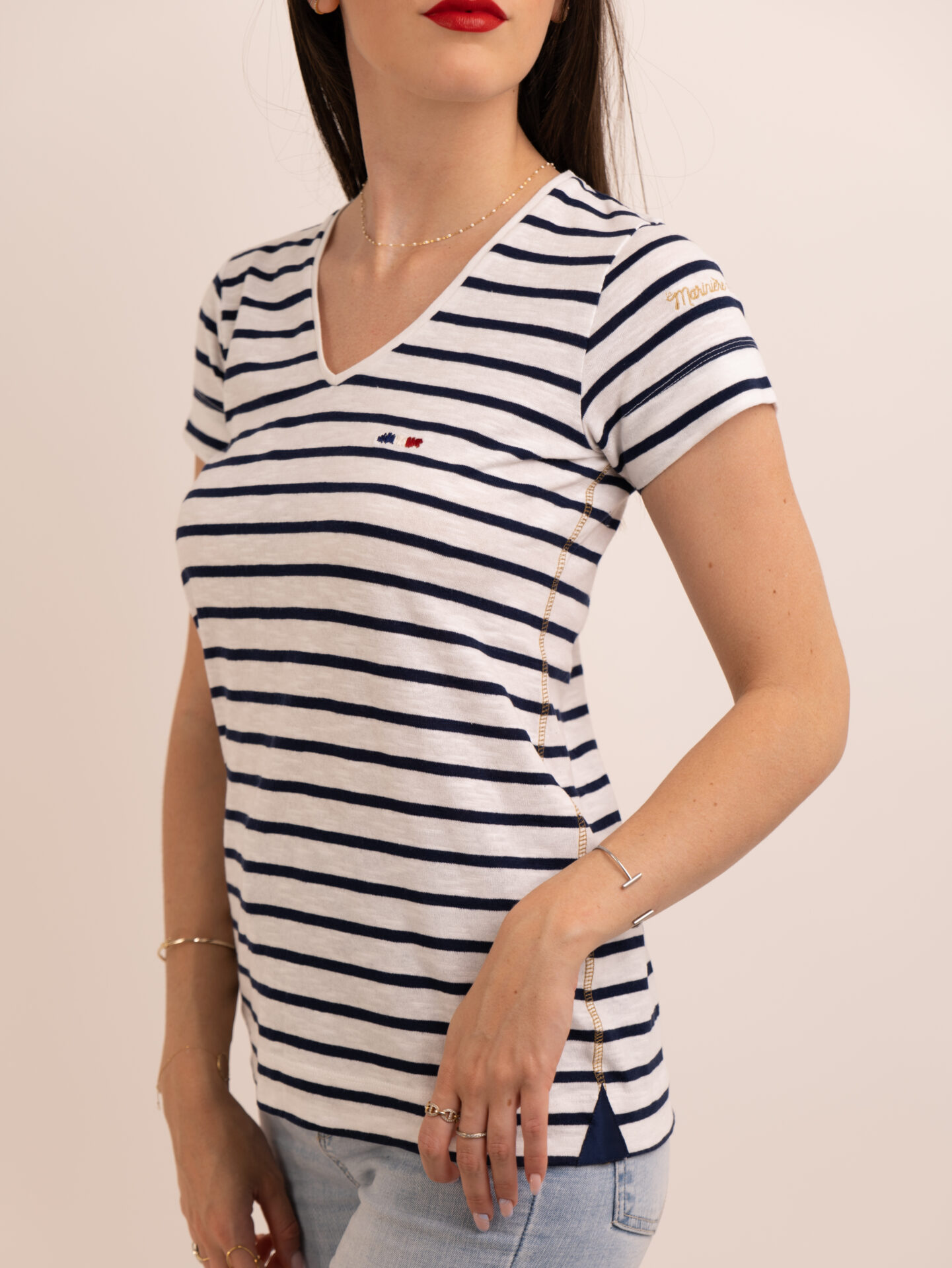Tee-shirt col V femme AUDREY BLANC MARINE – La Marinière Française